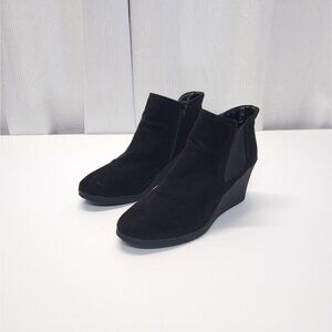 White Mountain Solange Black Wedge Chelsea Boots Size 12M Expandable Side & Zip